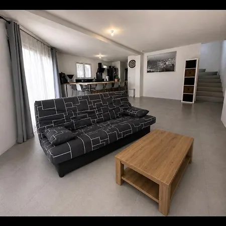 Maison De *